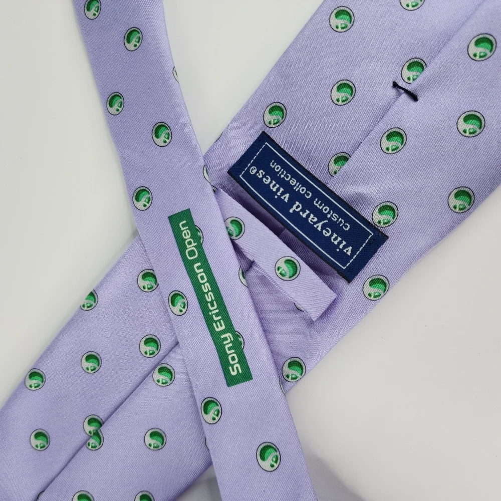 VINEYARD VINES Blue Silk Tie.